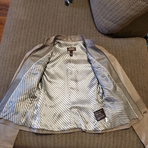 Danier leather jacket - Picture 2 of 5